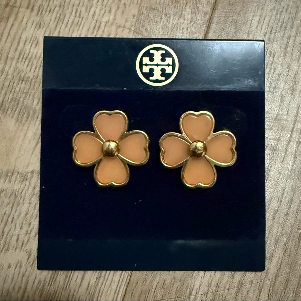 Tory Burch Shawn Flower Stud Earrings – Peach & Gold